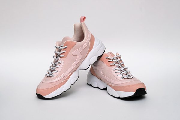 simple-product-01 White Shoe Render